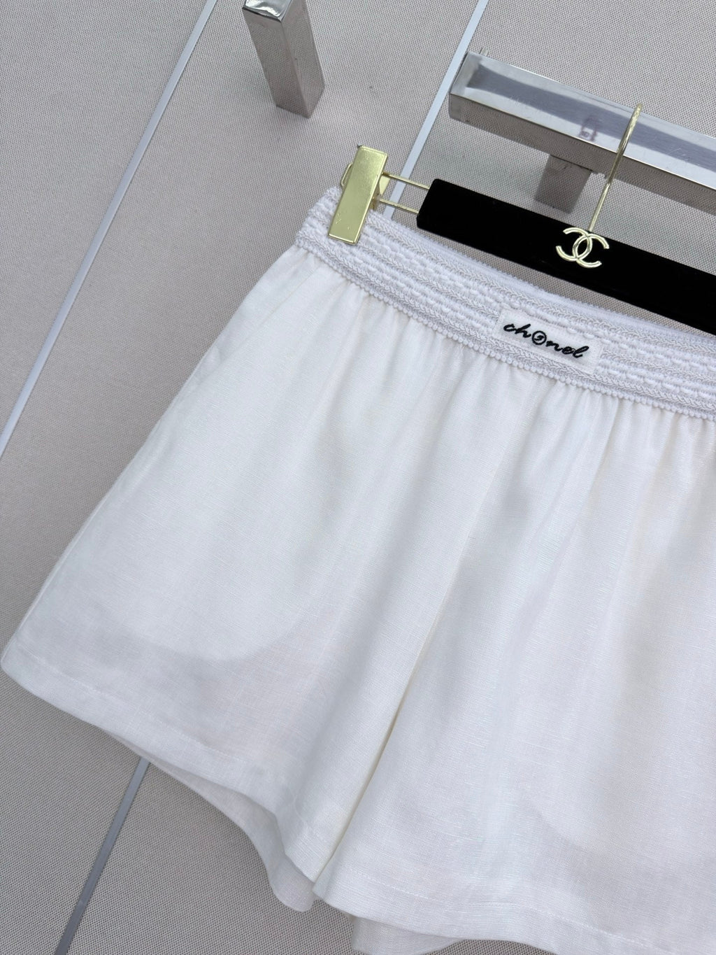 Elastic-waist shorts