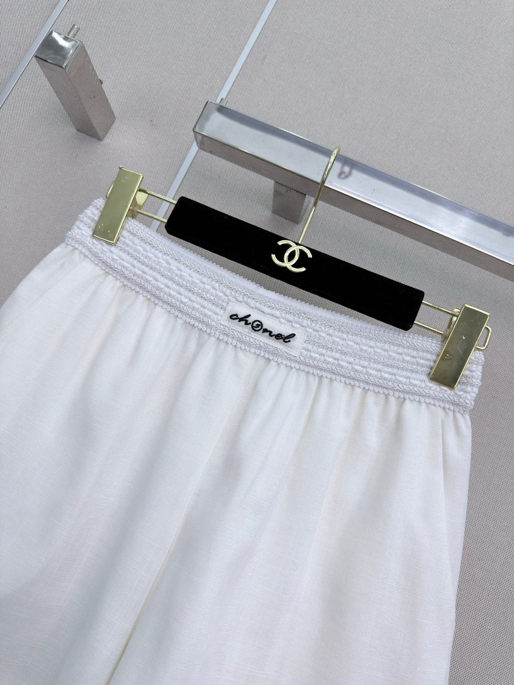 Elastic-waist shorts