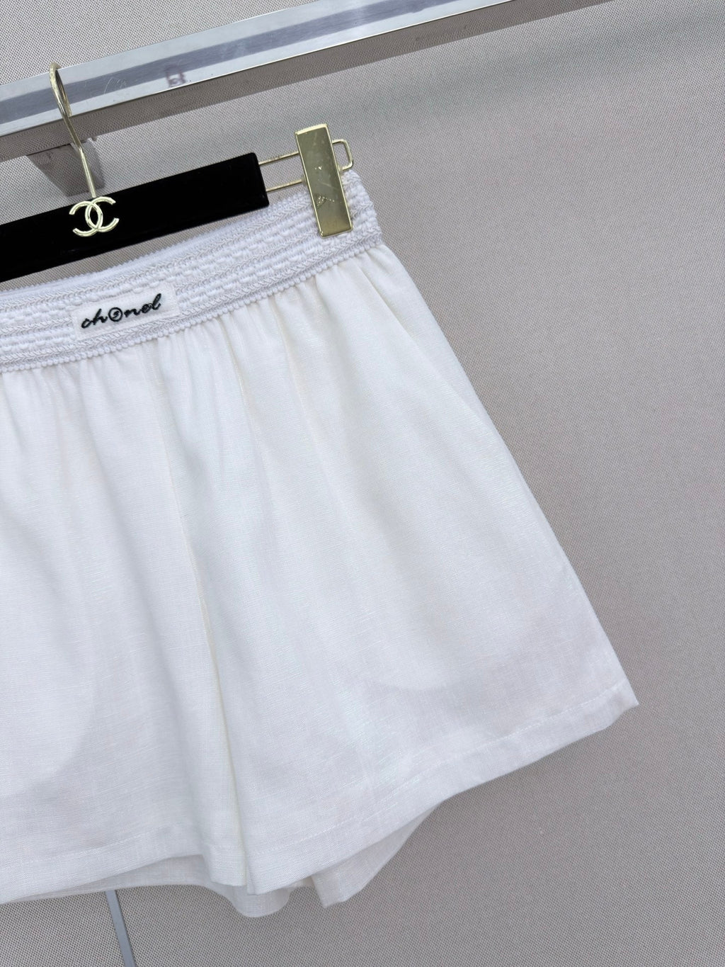 Elastic-waist shorts