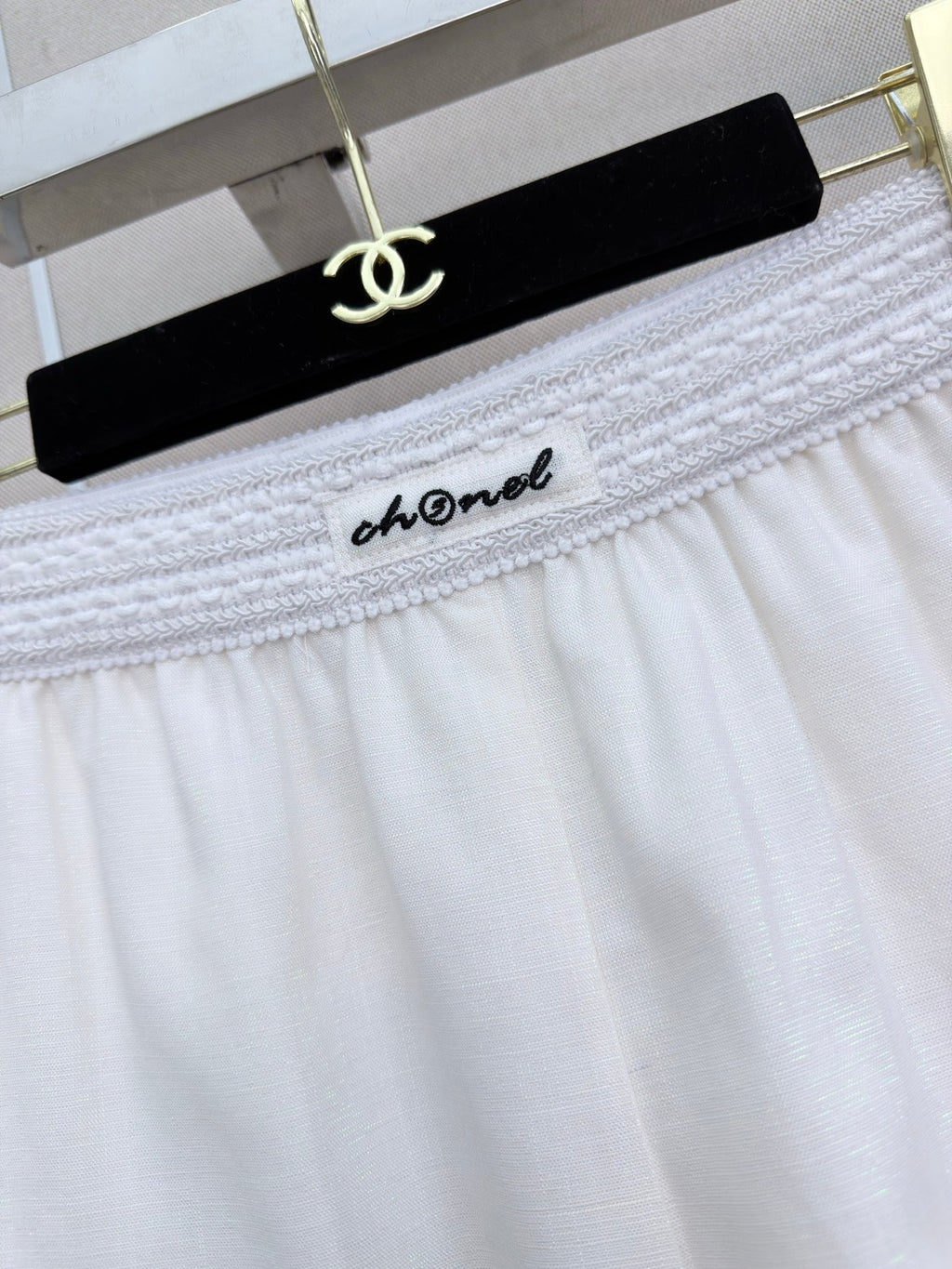 Elastic-waist shorts