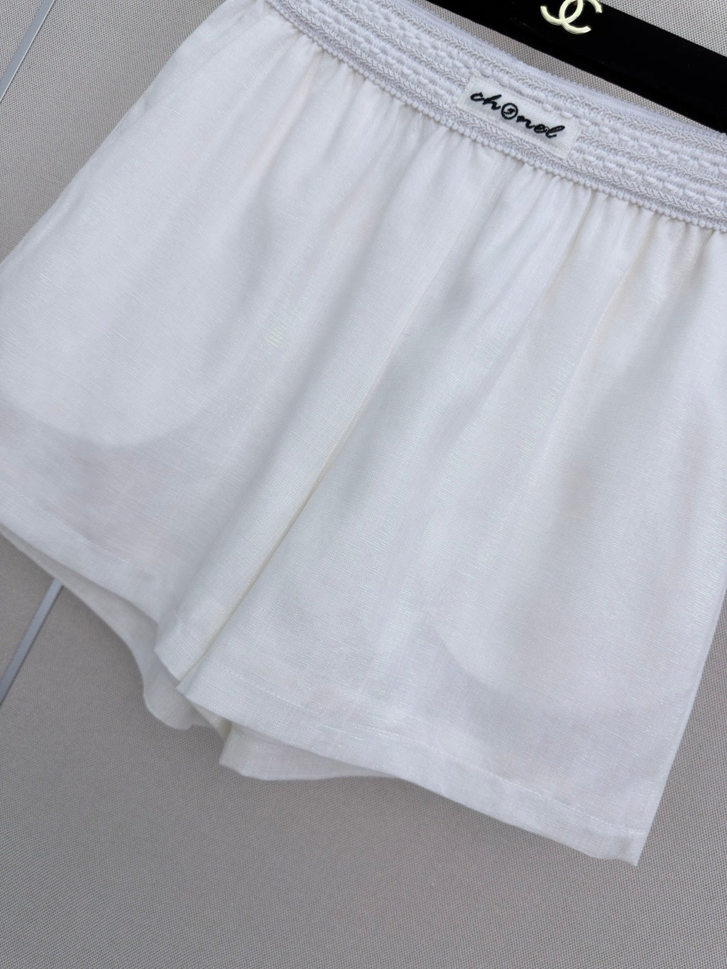 Elastic-waist shorts