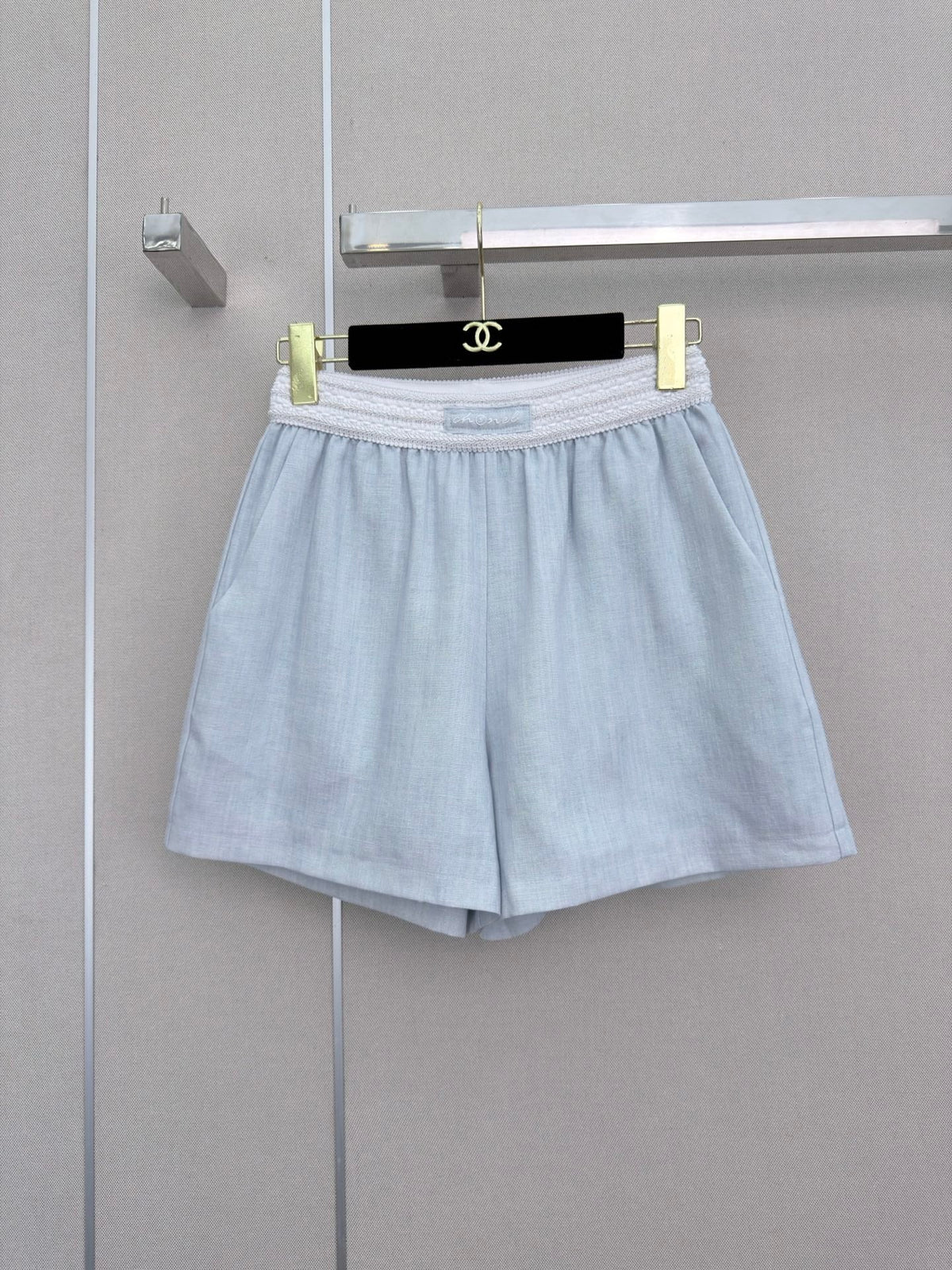 Elastic-waist shorts