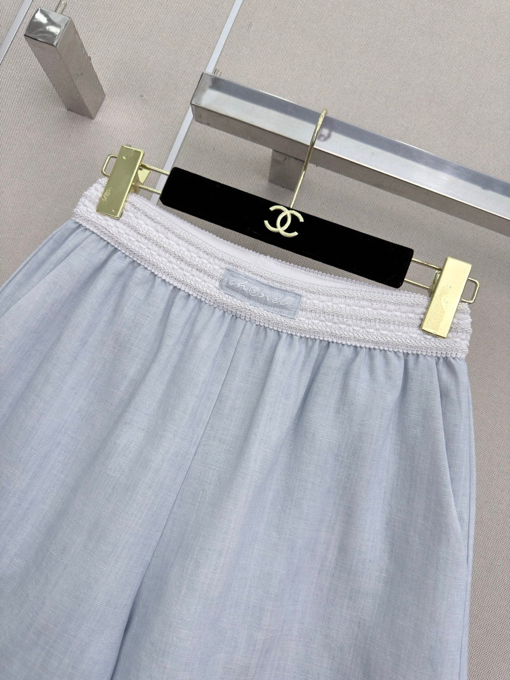Elastic-waist shorts