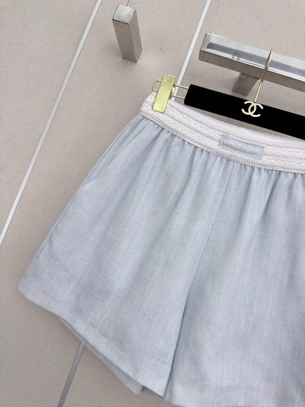 Elastic-waist shorts