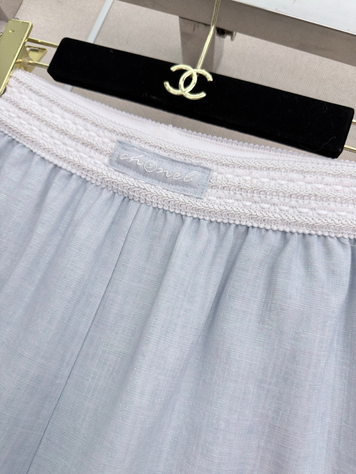 Elastic-waist shorts