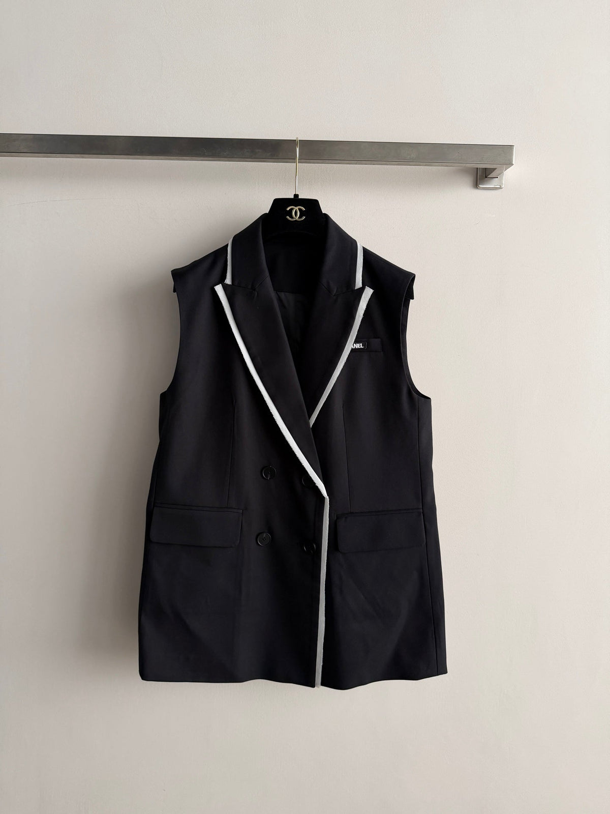 26 New Vest and Pleated Skirt Set
