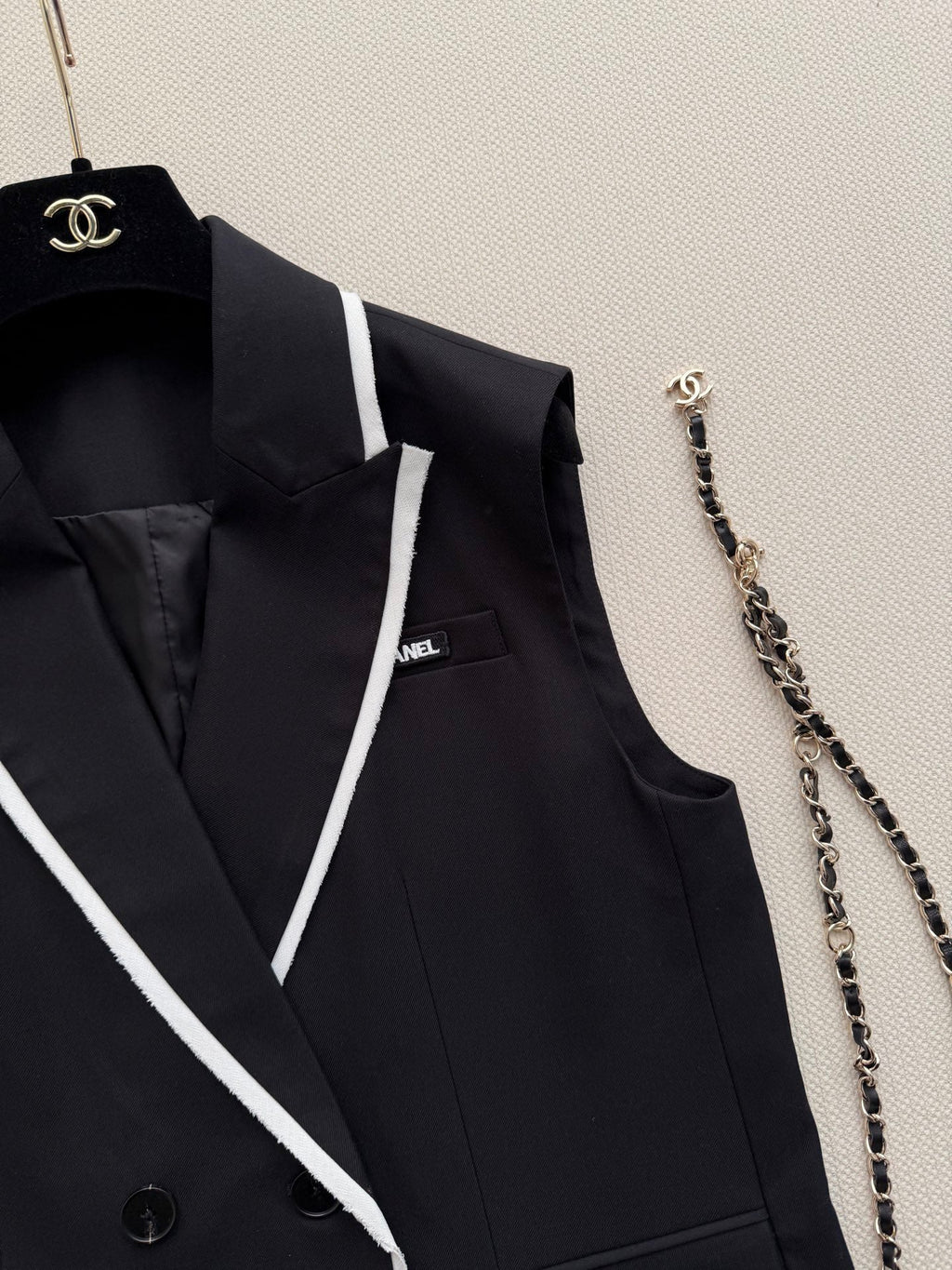 26 New Vest and Pleated Skirt Set