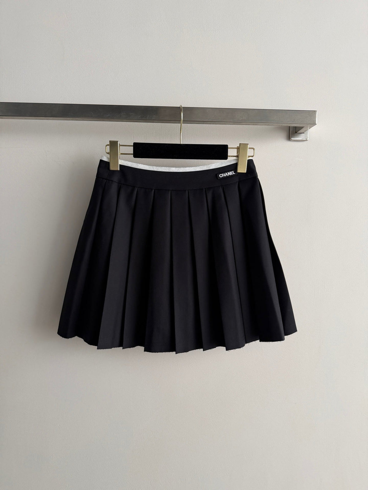26 New Vest and Pleated Skirt Set