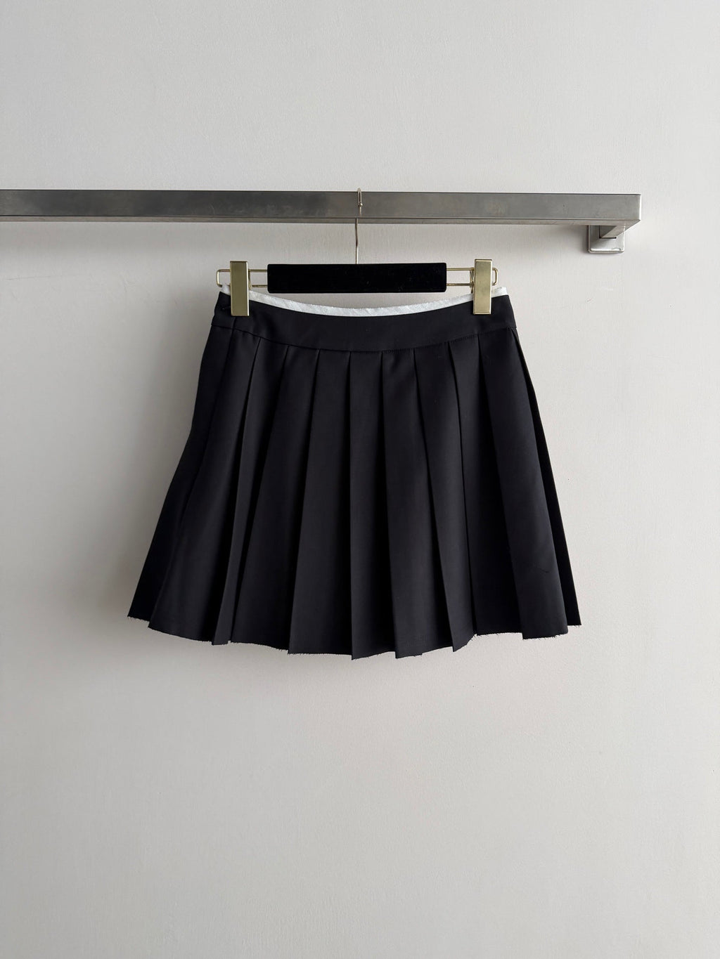 26 New Vest and Pleated Skirt Set
