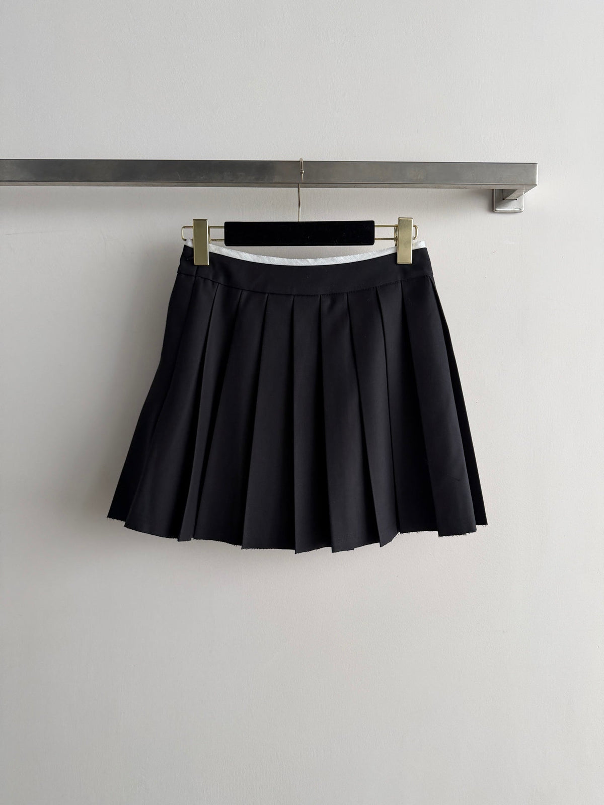 26 New Vest and Pleated Skirt Set