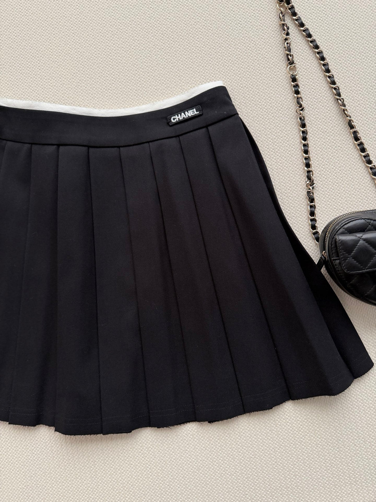 26 New Vest and Pleated Skirt Set
