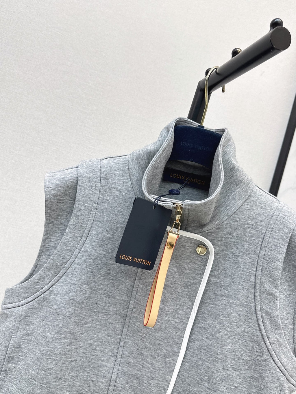 26 Early Autumn New Vest