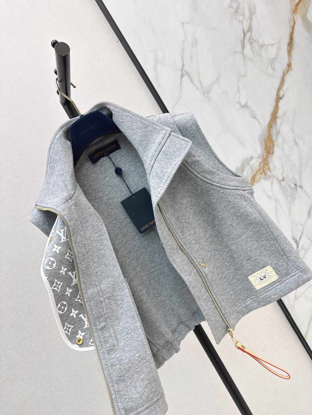26 Early Autumn New Vest