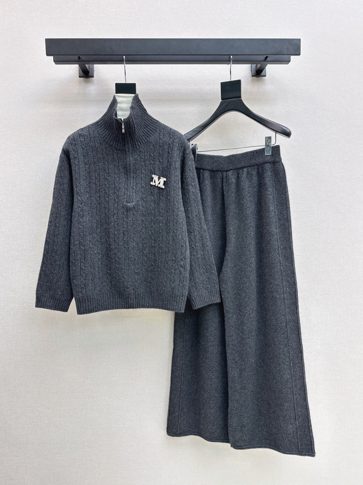 Max Mara/26 Early Autumn Latest Wool Suit