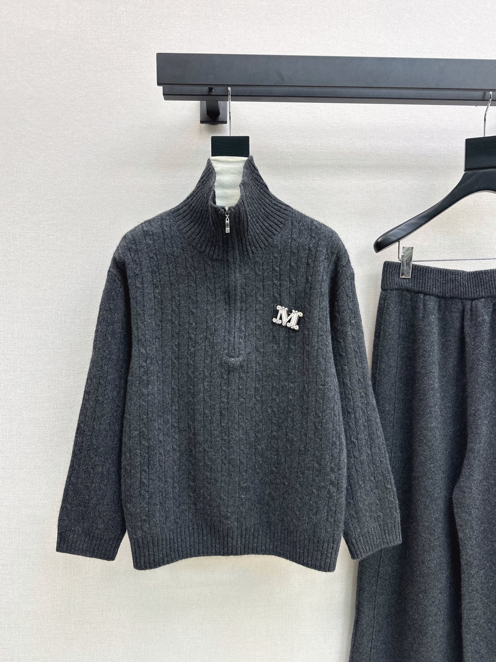Max Mara/26 Early Autumn Latest Wool Suit