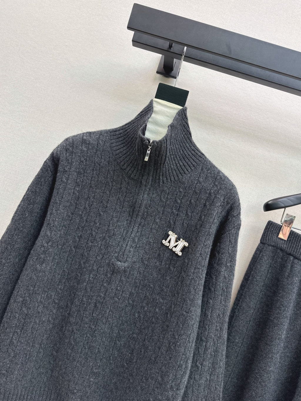 Max Mara/26 Early Autumn Latest Wool Suit