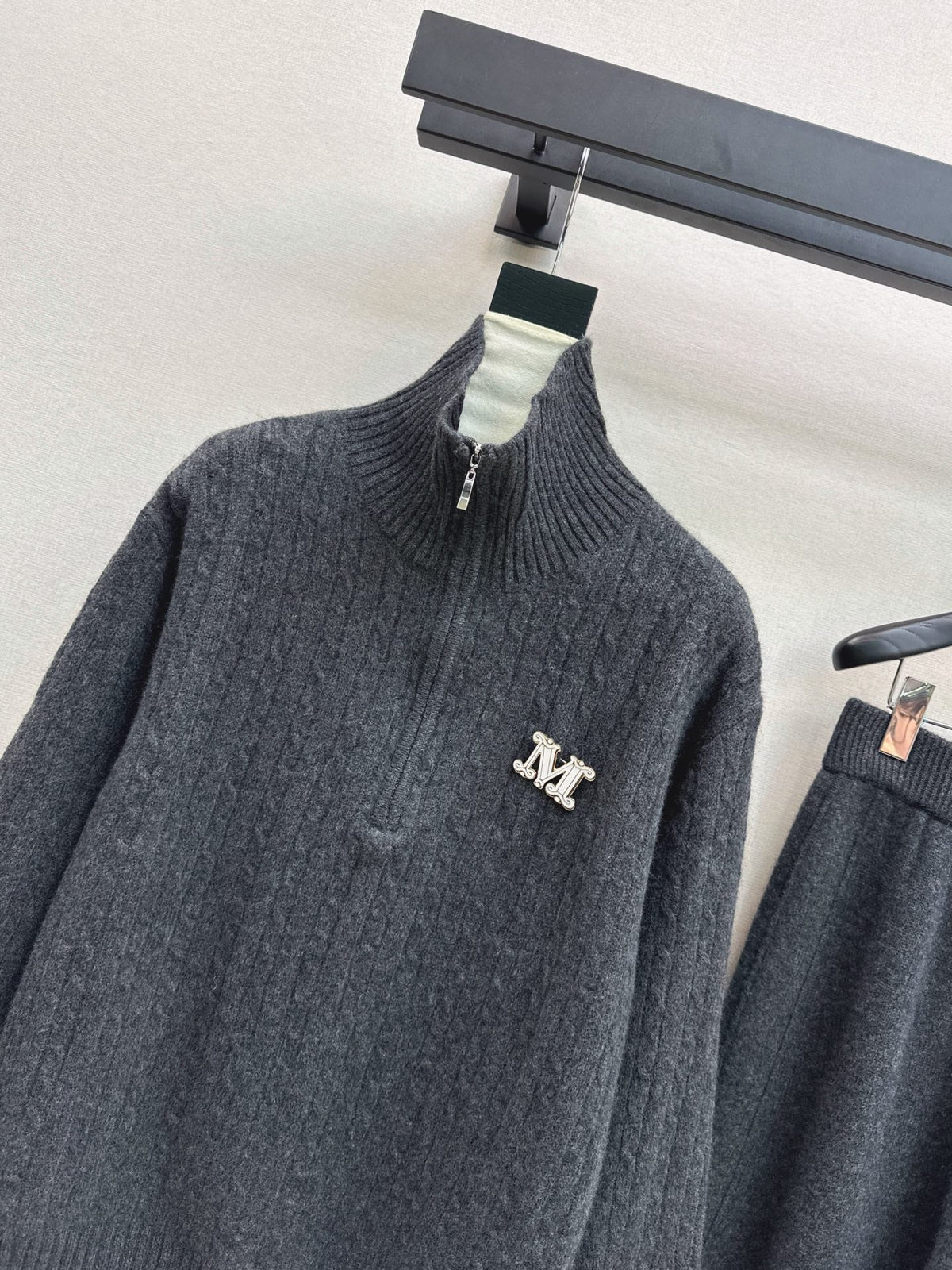 Max Mara/26 Early Autumn Latest Wool Suit