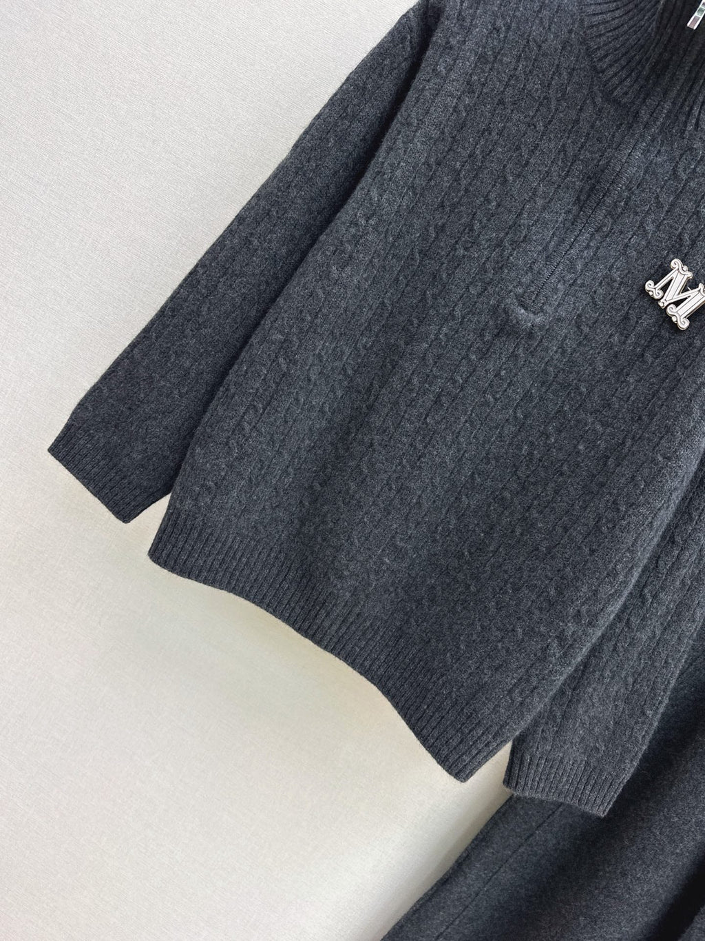 Max Mara/26 Early Autumn Latest Wool Suit