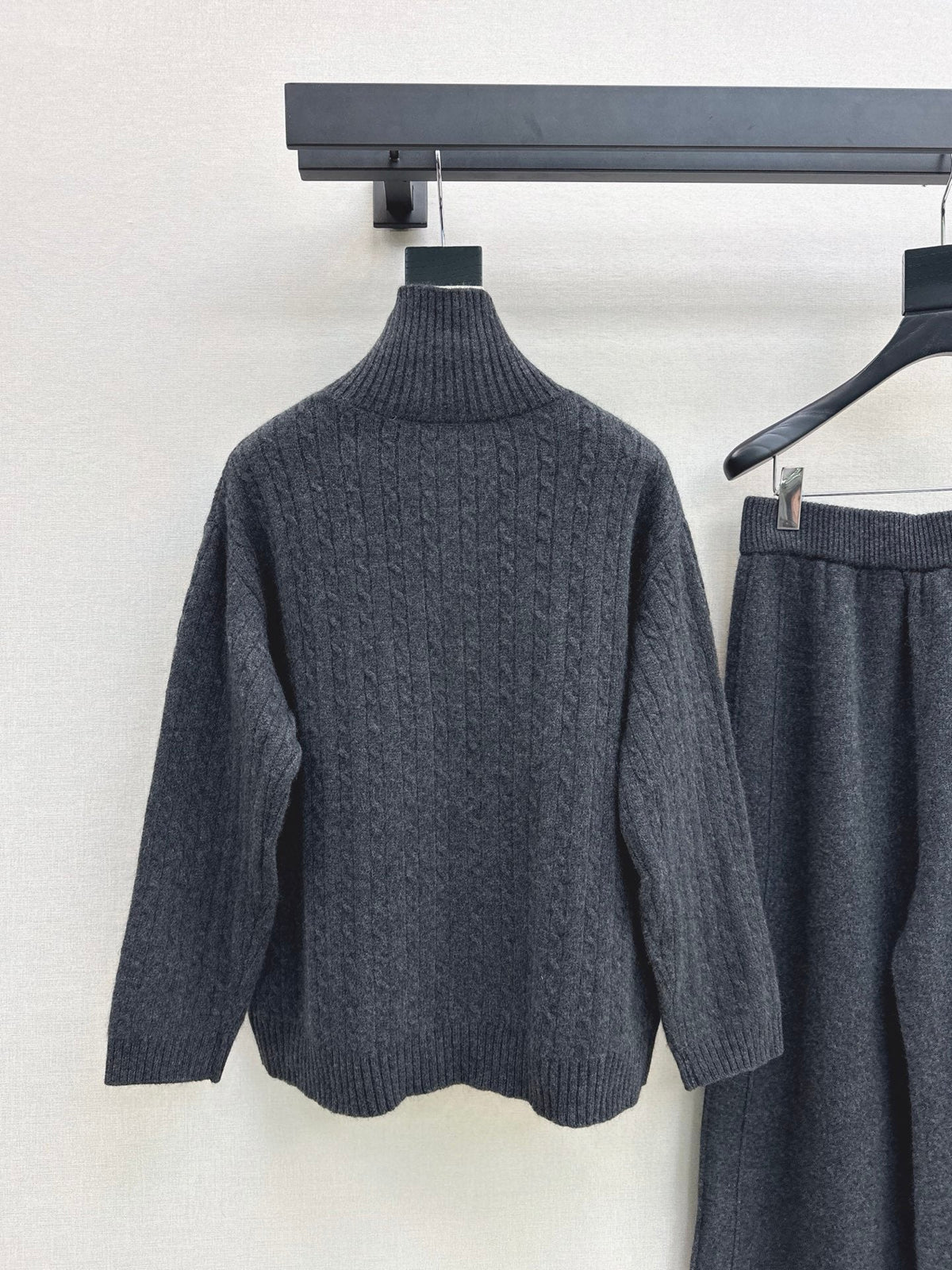 Max Mara/26 Early Autumn Latest Wool Suit
