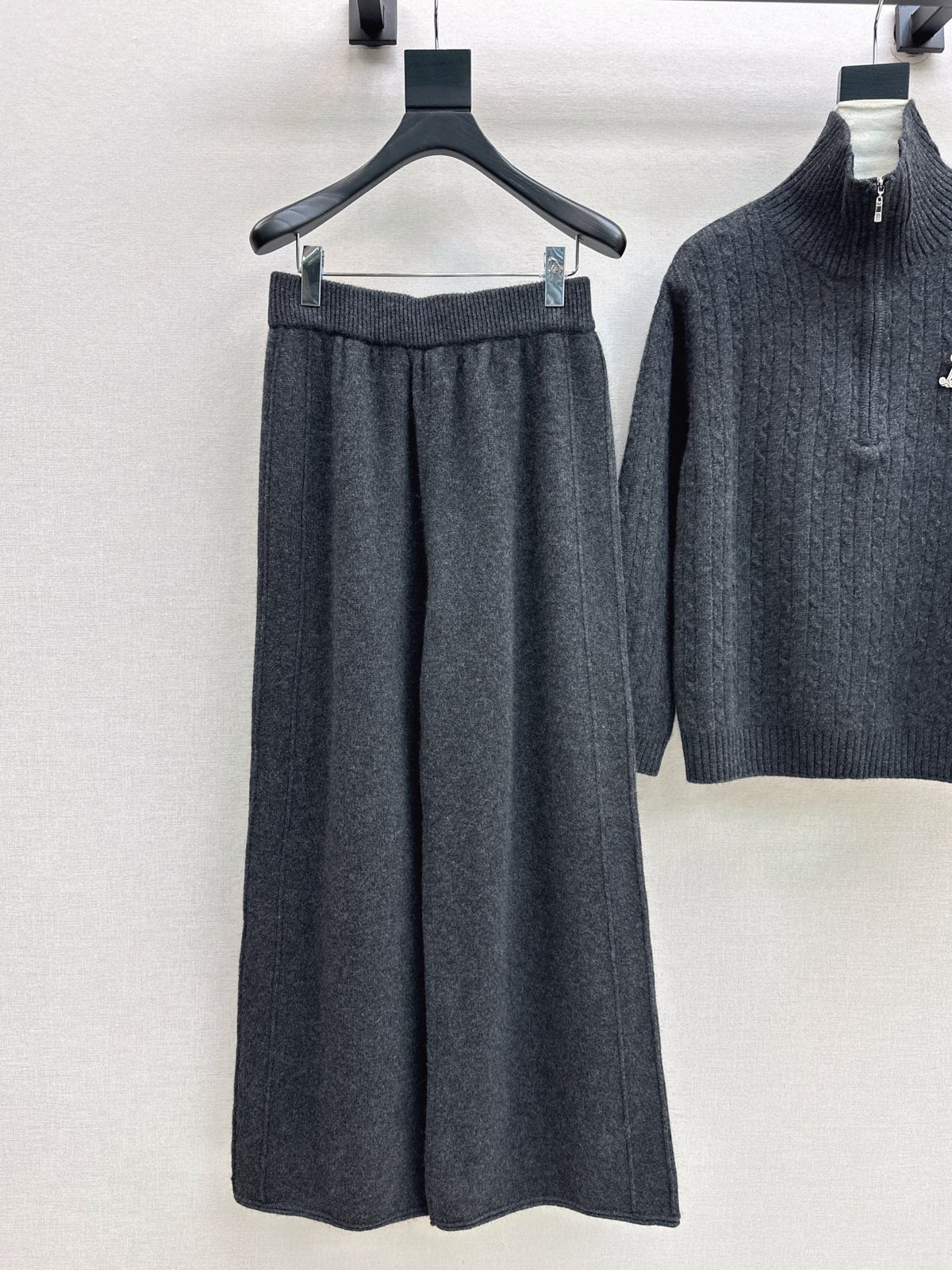 Max Mara/26 Early Autumn Latest Wool Suit