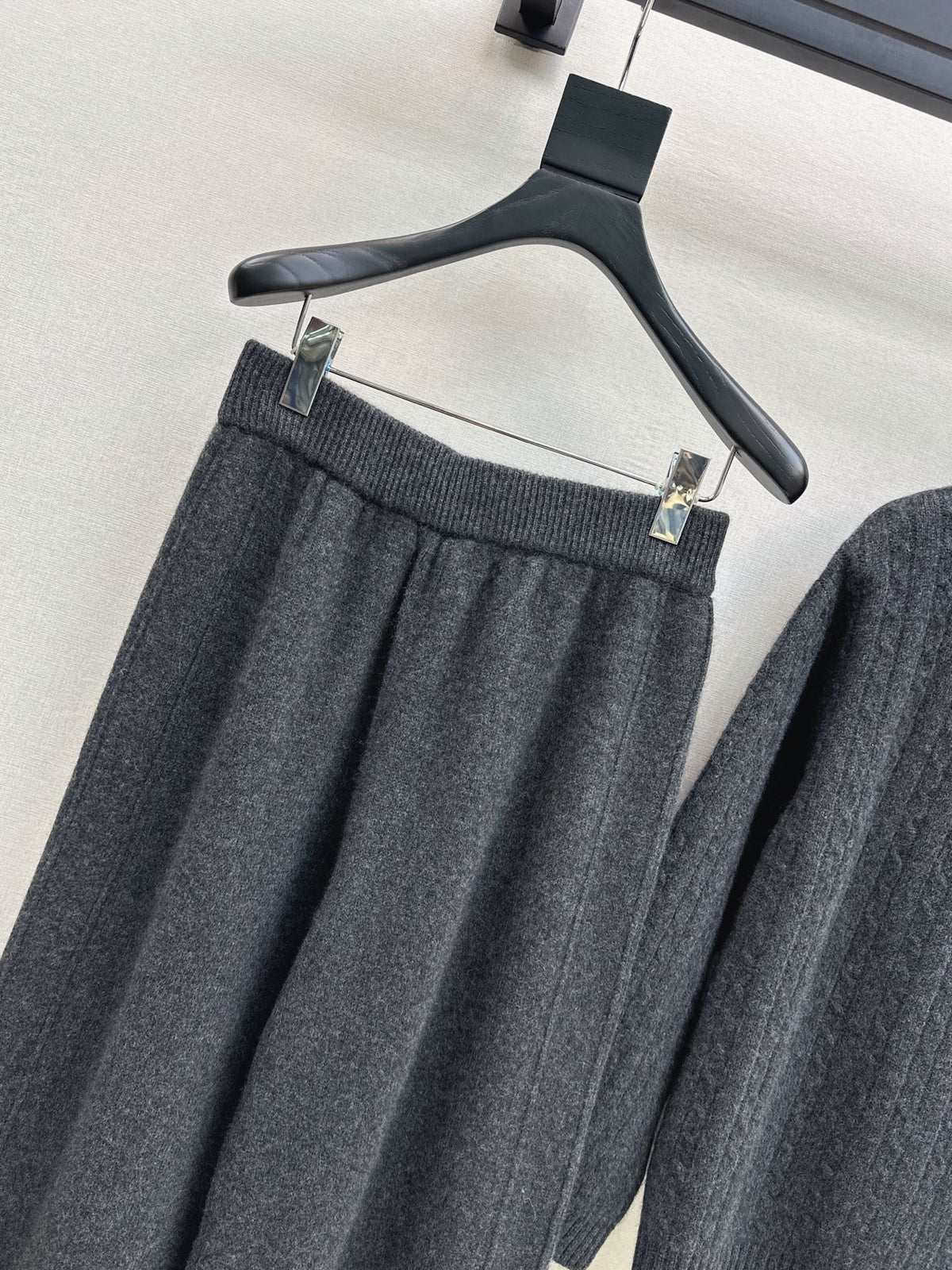 Max Mara/26 Early Autumn Latest Wool Suit