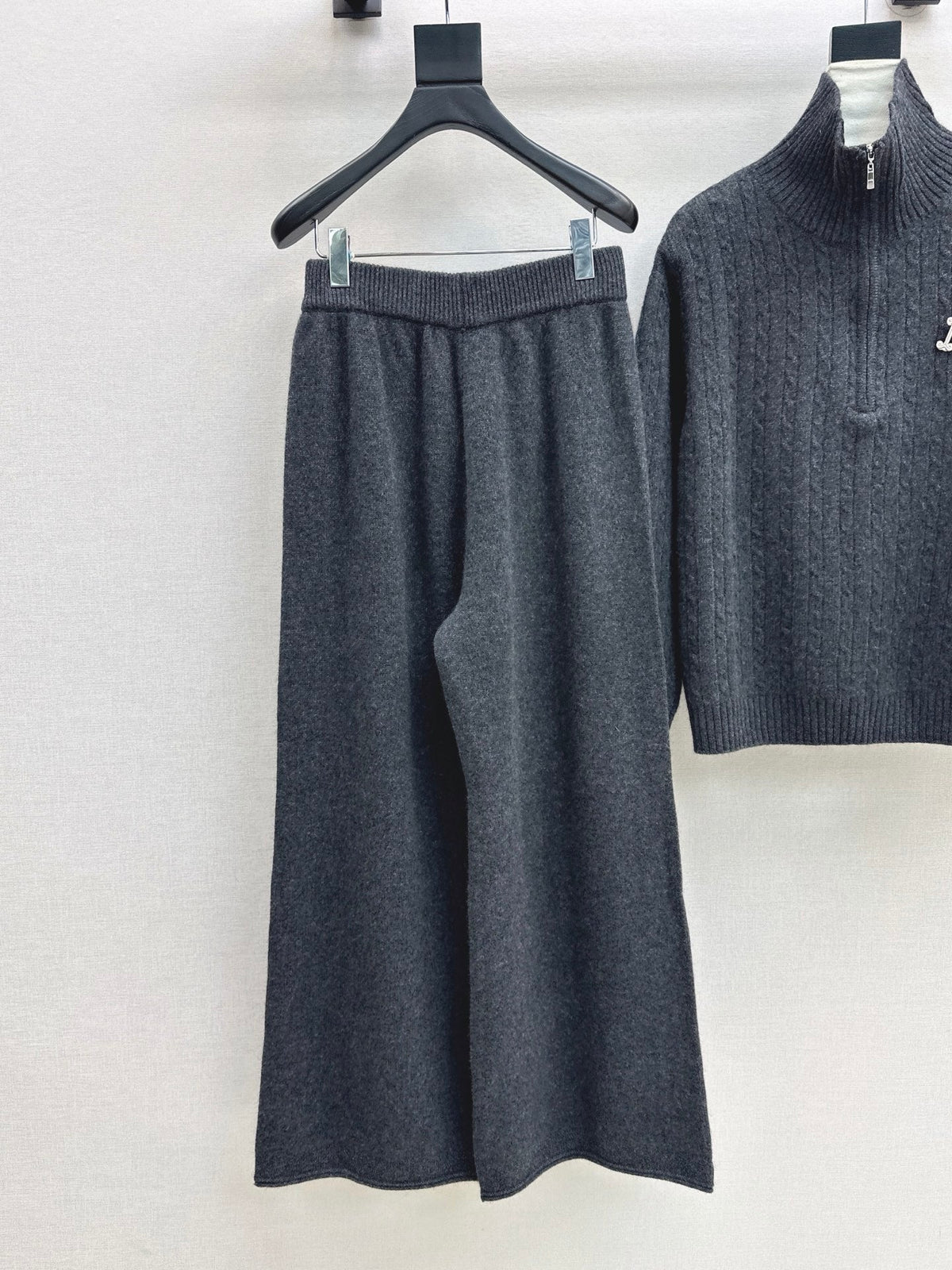 Max Mara/26 Early Autumn Latest Wool Suit