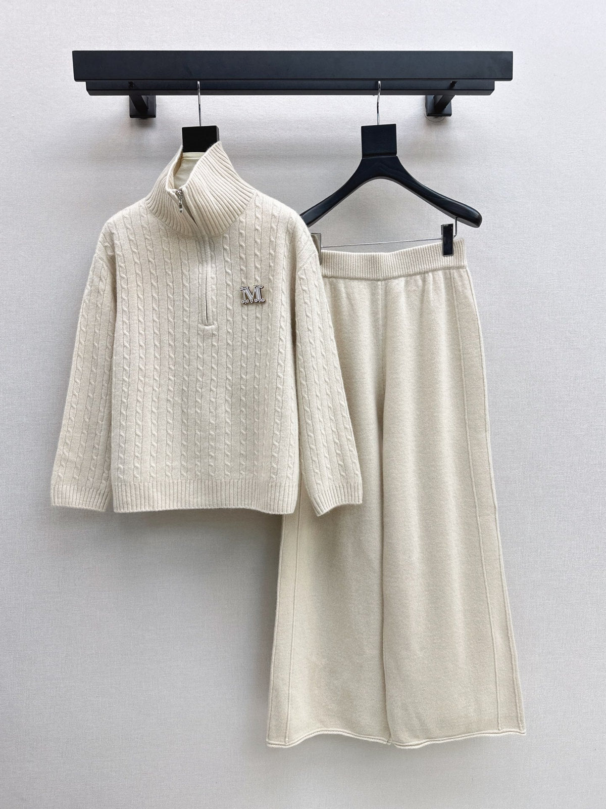 Max Mara/26 Early Autumn Latest Wool Suit