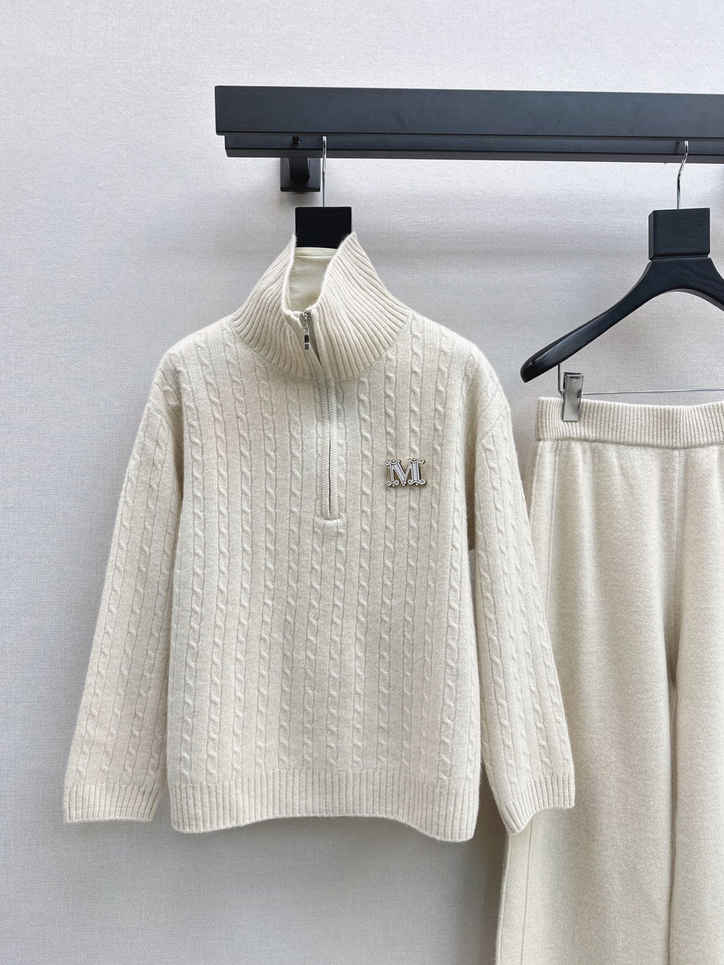 Max Mara/26 Early Autumn Latest Wool Suit