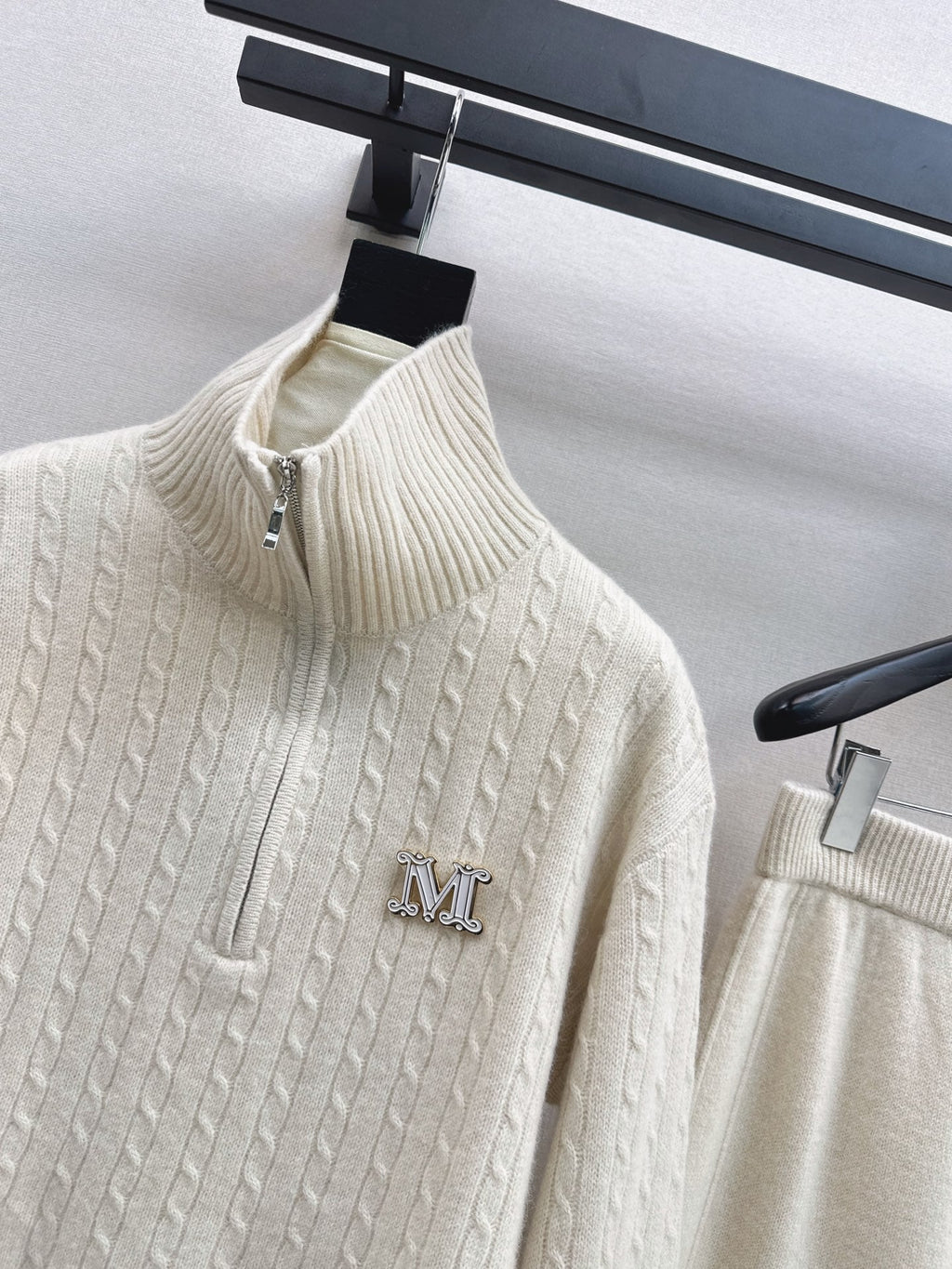 Max Mara/26 Early Autumn Latest Wool Suit