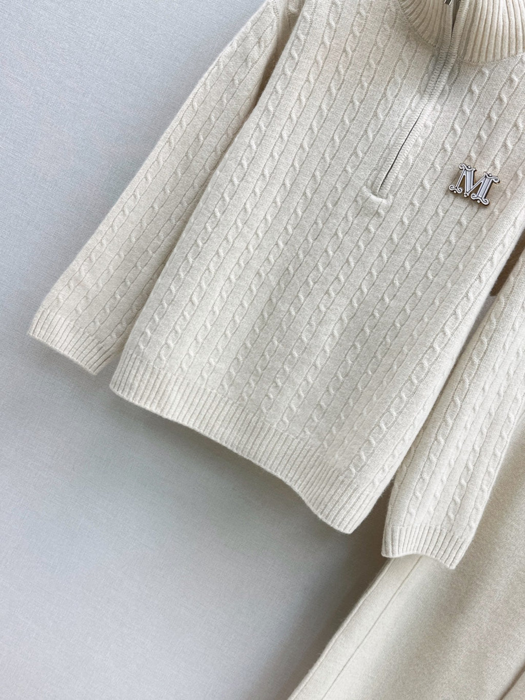 Max Mara/26 Early Autumn Latest Wool Suit