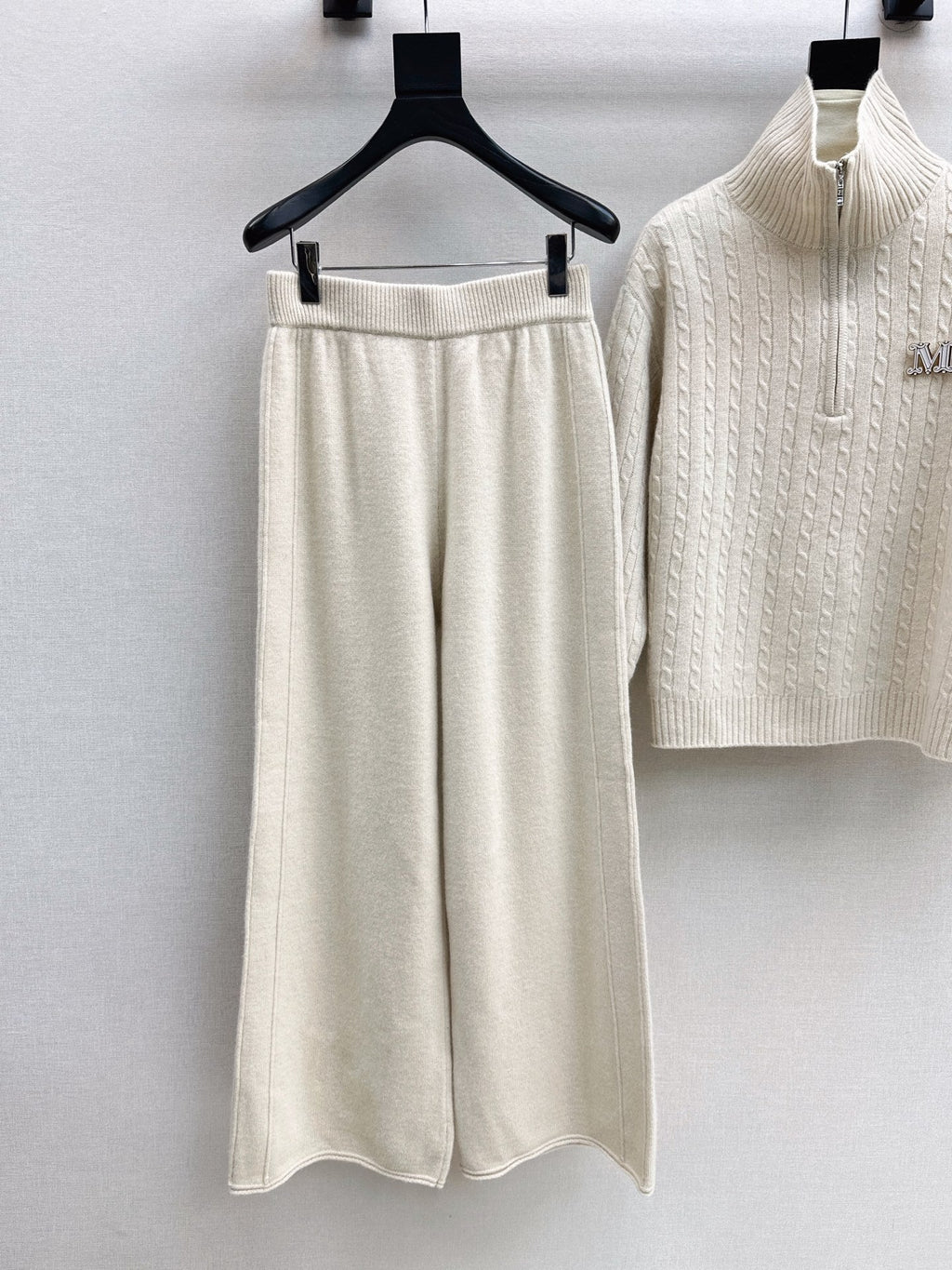 Max Mara/26 Early Autumn Latest Wool Suit