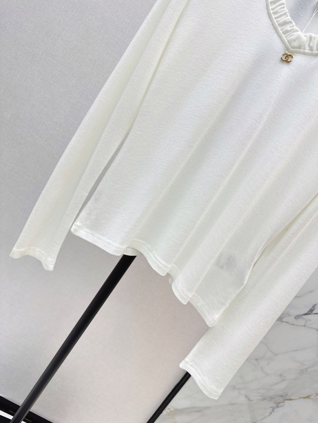 26 Early Autumn New V-Neck Base Shirt