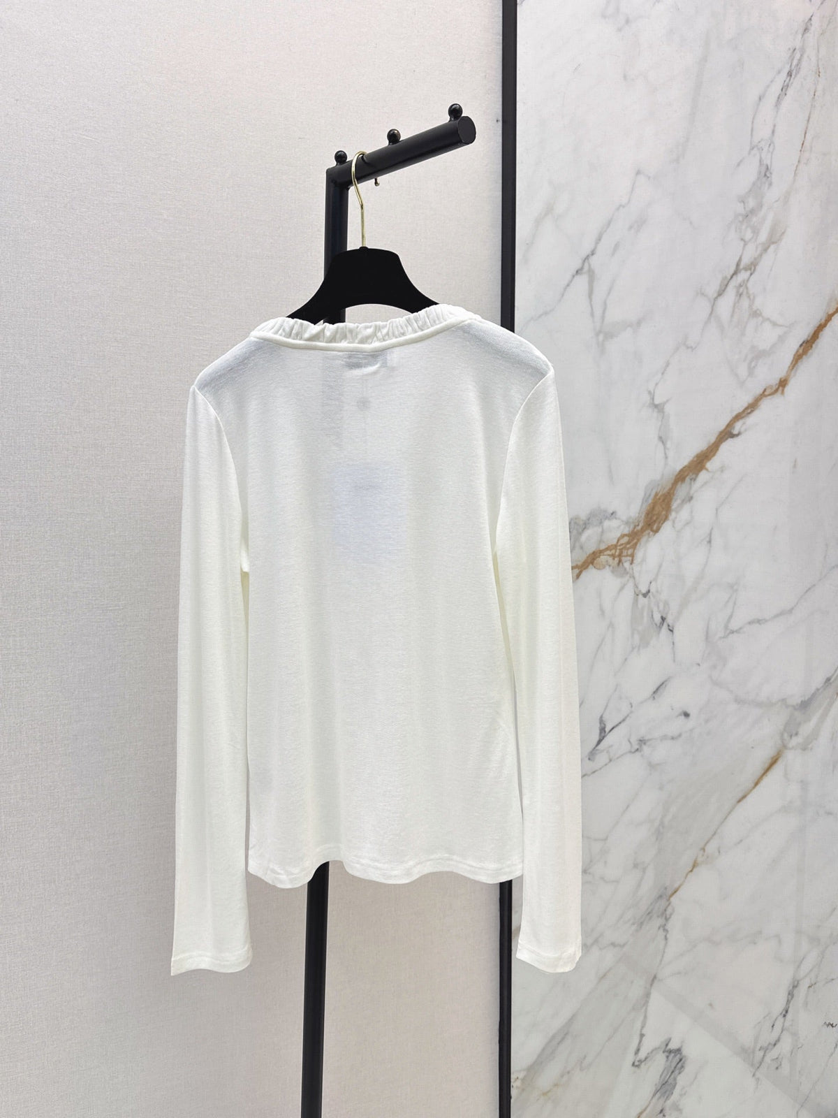 26 Early Autumn New V-Neck Base Shirt