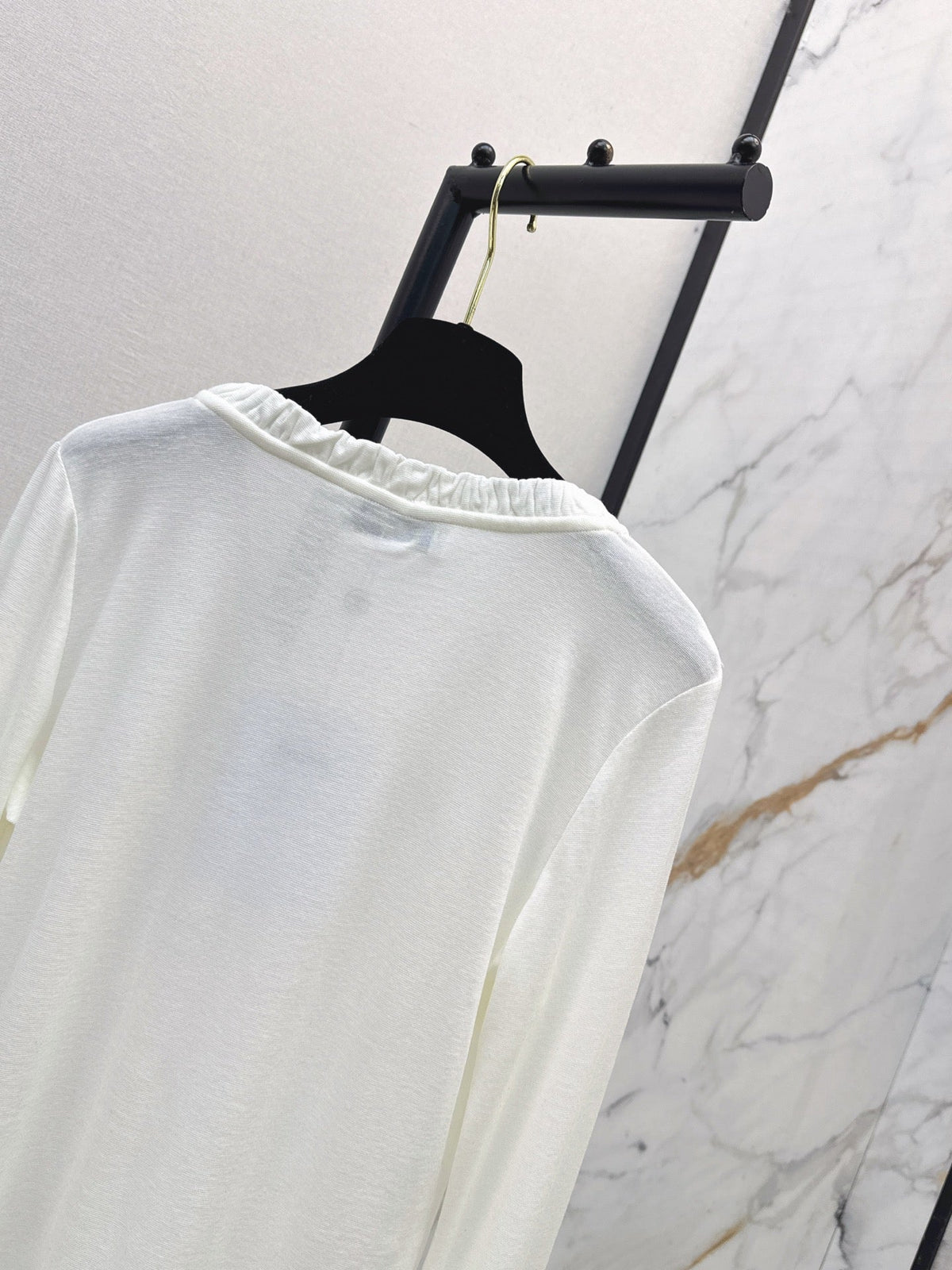 26 Early Autumn New V-Neck Base Shirt