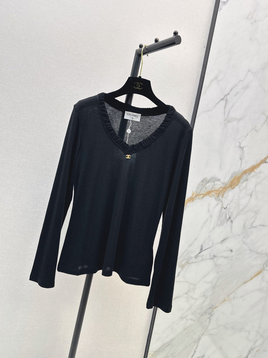 26 Early Autumn New V-Neck Base Shirt