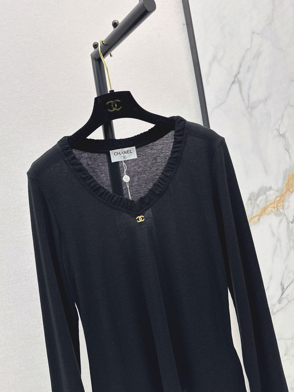 26 Early Autumn New V-Neck Base Shirt