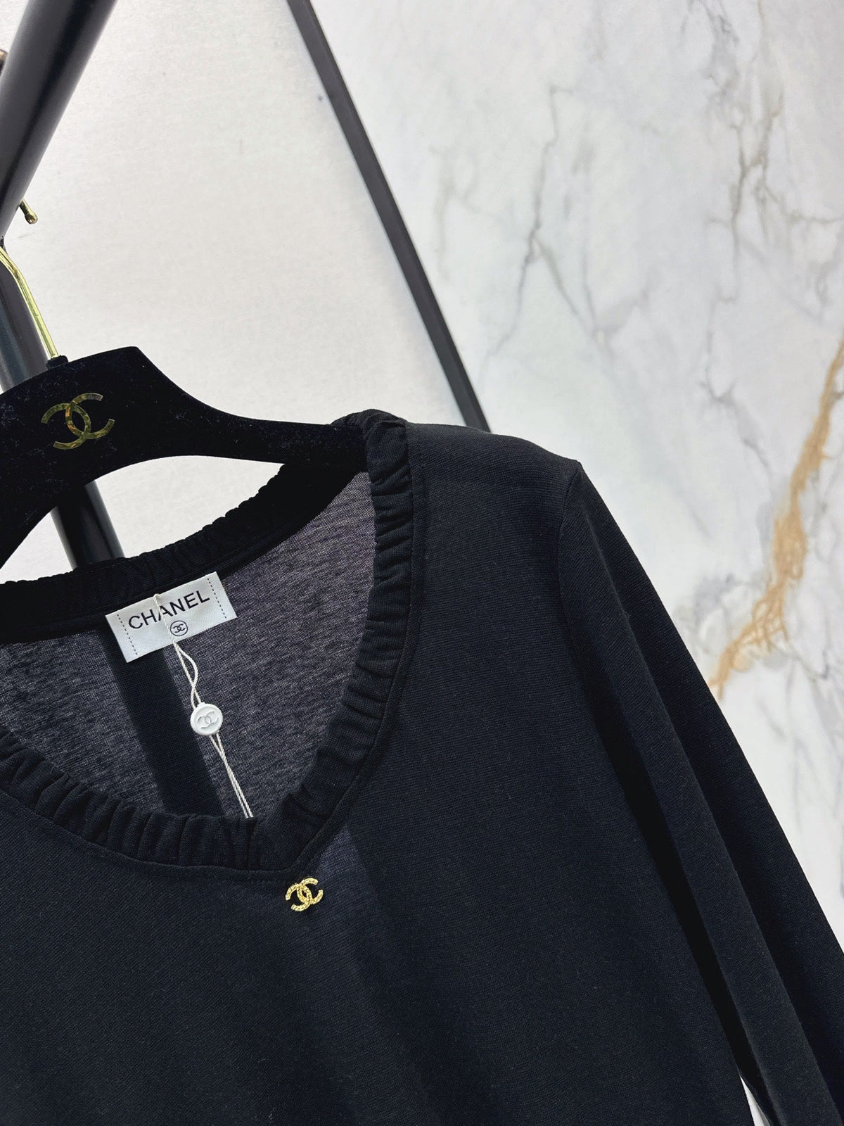 26 Early Autumn New V-Neck Base Shirt