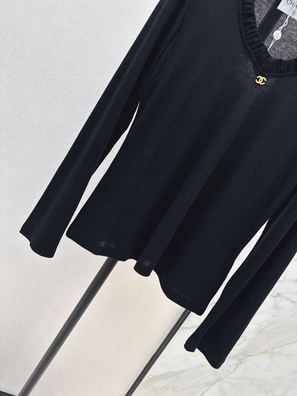 26 Early Autumn New V-Neck Base Shirt