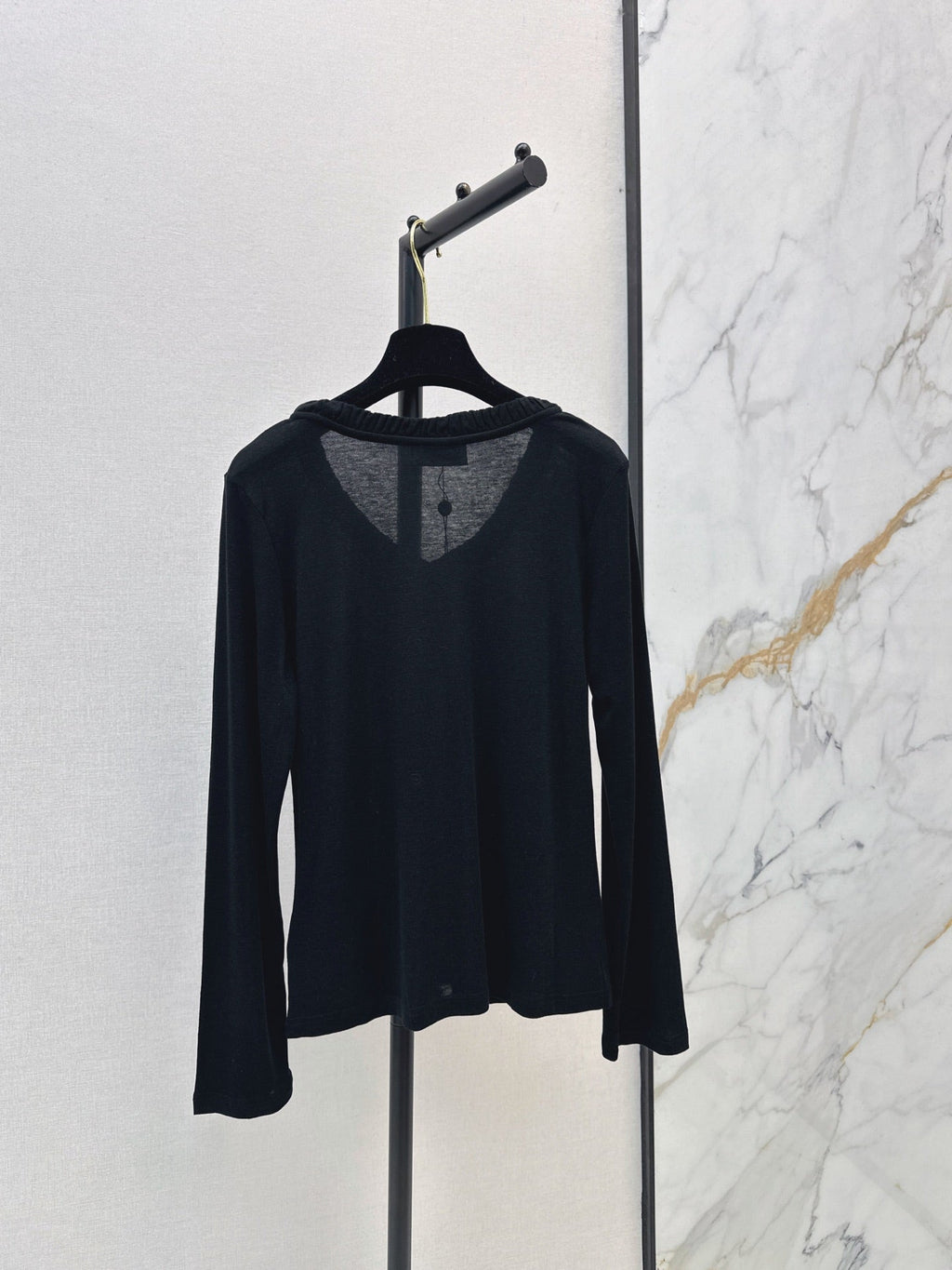 26 Early Autumn New V-Neck Base Shirt