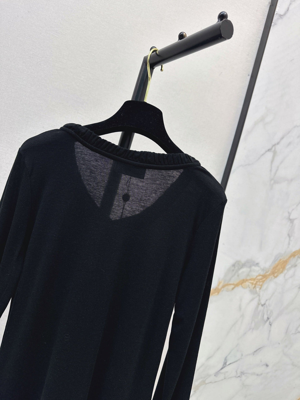 26 Early Autumn New V-Neck Base Shirt