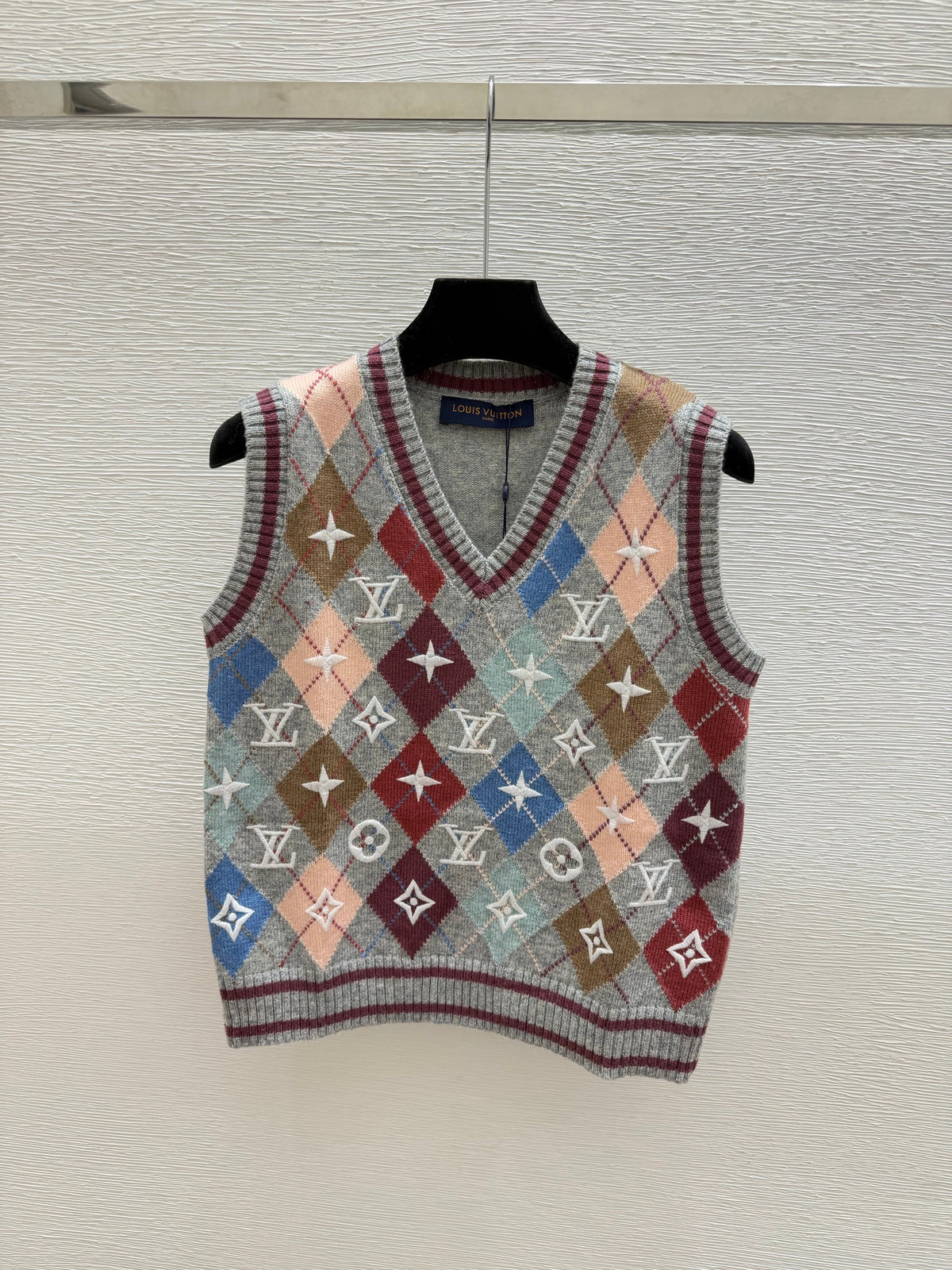 26 New Double C Stripe Hooded Knit Vest