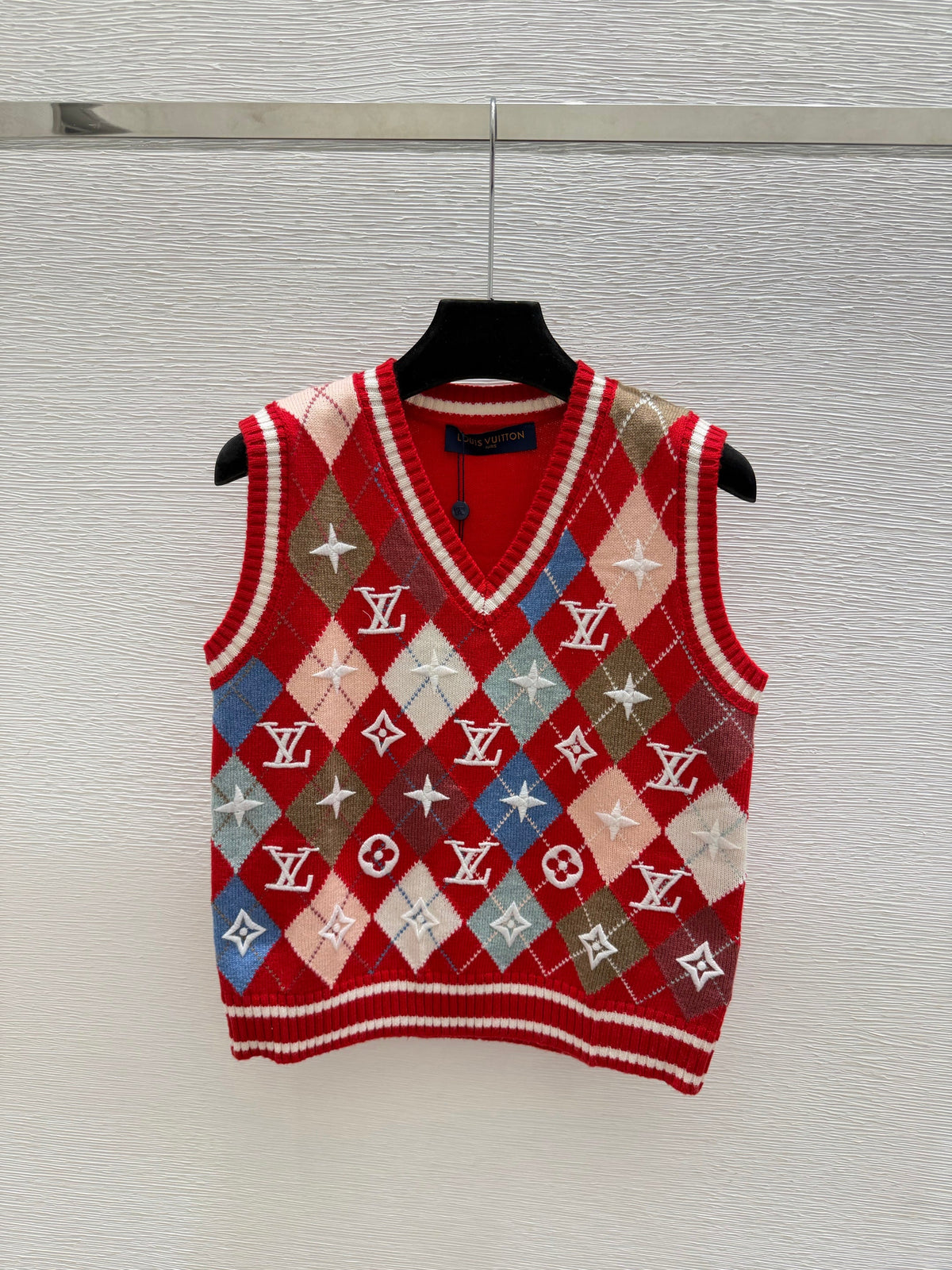 26 New Double C Stripe Hooded Knit Vest