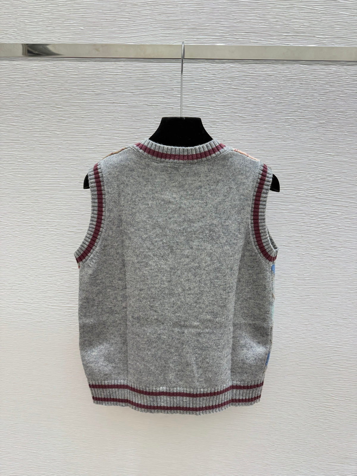 26 New Double C Stripe Hooded Knit Vest