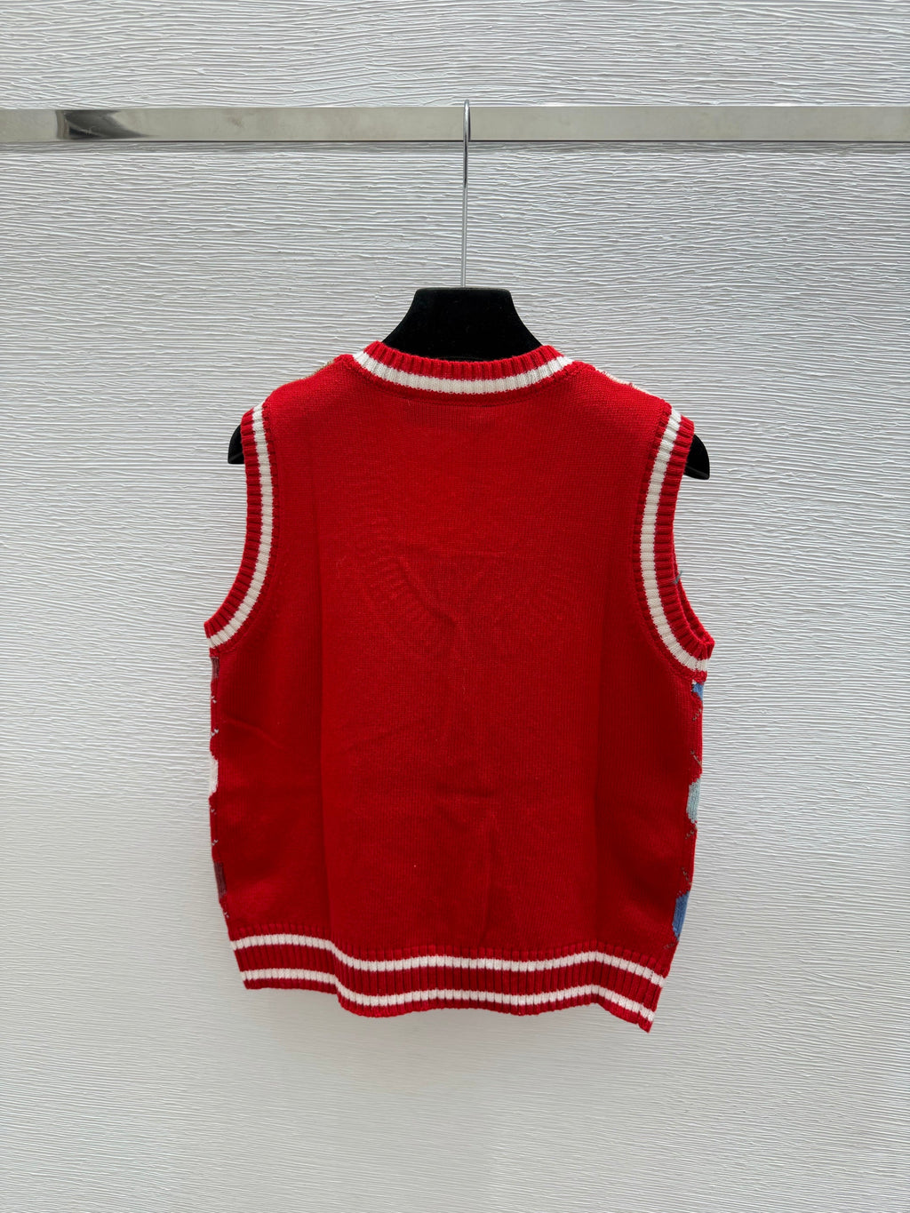 26 New Double C Stripe Hooded Knit Vest