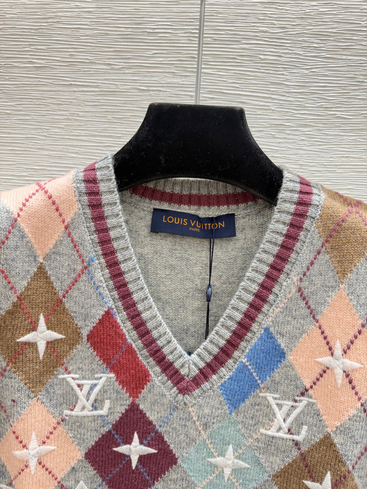 26 New Double C Stripe Hooded Knit Vest
