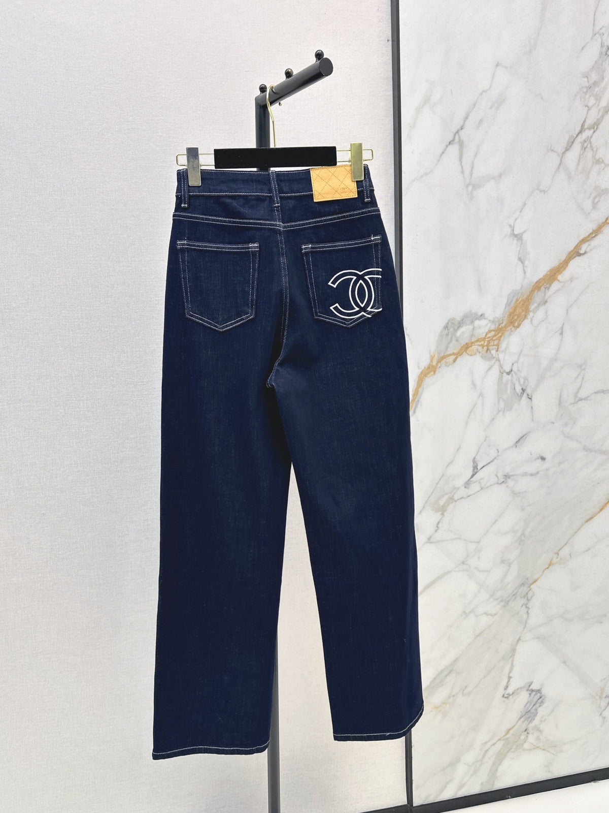 26 Early Autumn Latest Straight-Leg Jeans