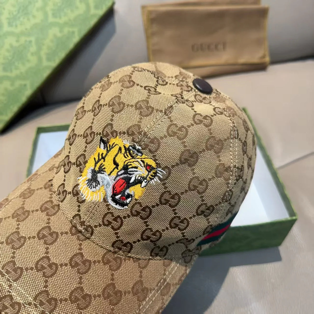 New embroidered baseball cap