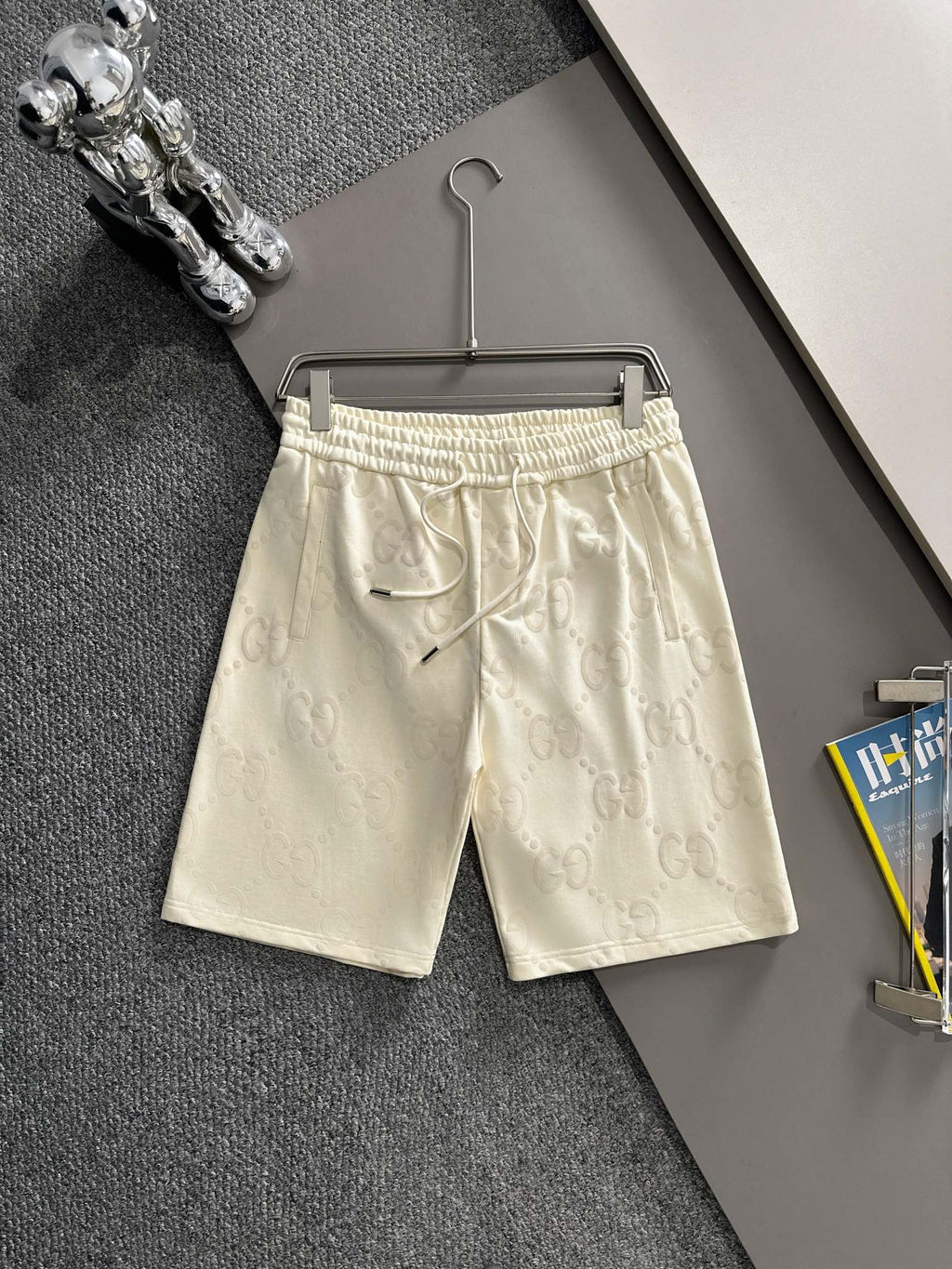 Plucked two letter logo casual shorts