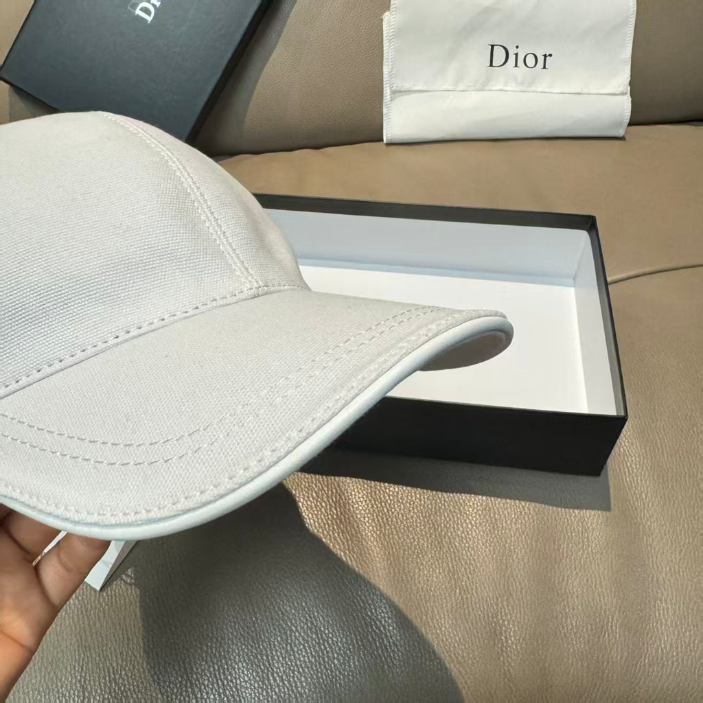 New letter embroidered baseball cap