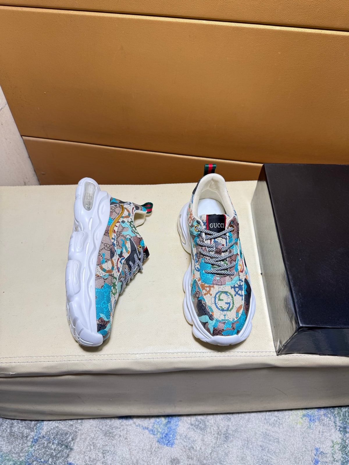 Unique modern style sports shoes